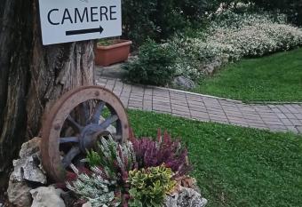 Fior di Pesco has Balcony rooms