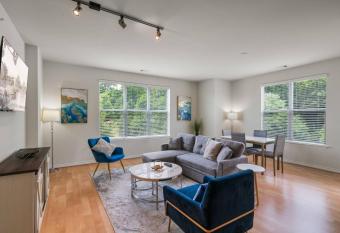 Luxury Penthouse Gem has Balcony rooms