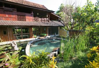 Hotel Pondok Sari Beach & SPA Resort has Balcony rooms