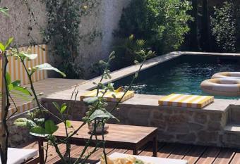 Charmante Grange aux Monts d Or has Balcony rooms