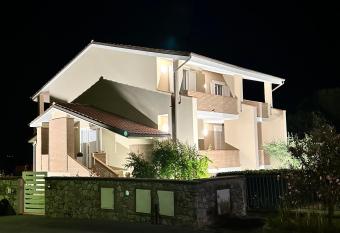 Villa Cattleya has Balcony rooms