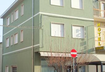 Hotel Cucciolo allows 18 year olds to book a room