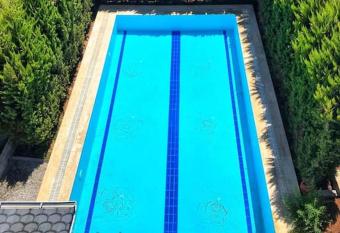 M  stakil bah  e ve havuzlu villa has Balcony rooms