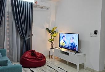 Alanis Residence Near KLIA Balcony with Washer Dryer Netflix has Balcony rooms