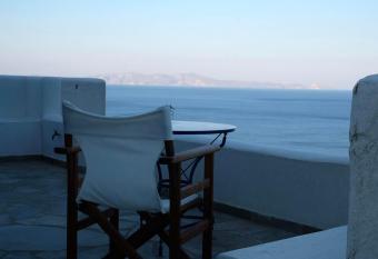 Beach House in Tinos island has Smoking rooms