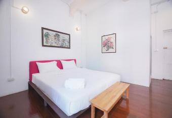 Mitr Inn Yaowarat                                                    X has Balcony rooms