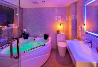 Newlands Court Motel allows 18 year olds to book a room