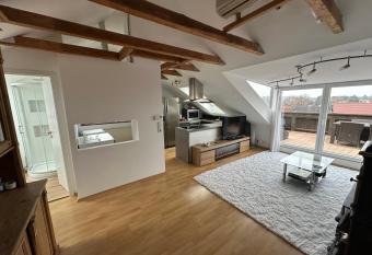 Helles, modernes Appartement has Balcony rooms