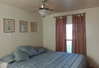 depto acondicionado a 10 min del centro y garita has Balcony rooms