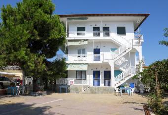 Agapitos Apartments has Smoking/Balcony rooms