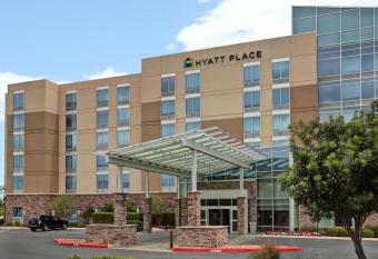 Hyatt Place San Antonio-North/Stone Oak allows 18 year olds to book a room