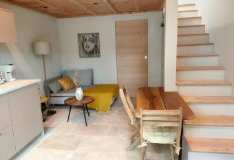 Le petit Cocon du Lac has Balcony rooms