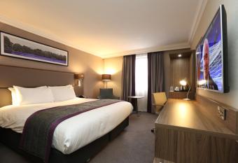 Holiday Inn Nottingham, an IHG Hotel allows 18 year olds to book a room