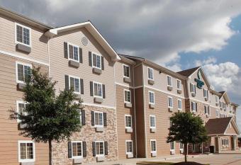 WoodSpring Suites College Station allows 18 year olds to book a room