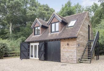 Studio apartment in Moor Common, near Frieth has Balcony rooms