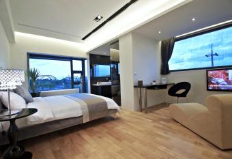 Han-Shian Boutique B&B has Balcony rooms