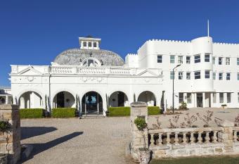 Hydro Majestic Blue Mountains allows 18 year olds to book a room