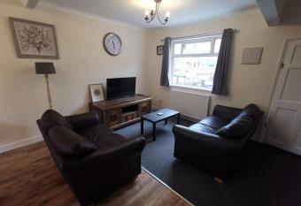 House near City airport, Titanic Qtr & SSE Arena has Balcony rooms