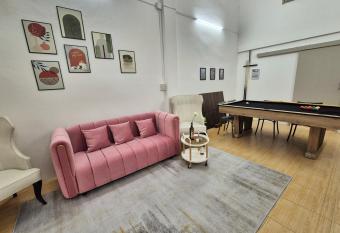 Entire townhouse at Yaek Lam Sali station has rooms with a private hot tub