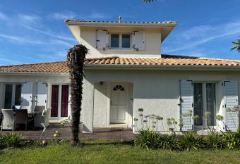 Maison La Teste-de-Buch has Balcony rooms
