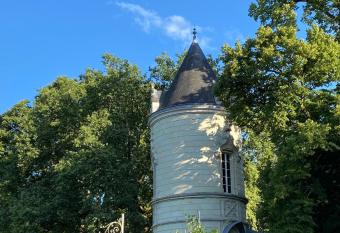 La Tour des Touches has Balcony rooms