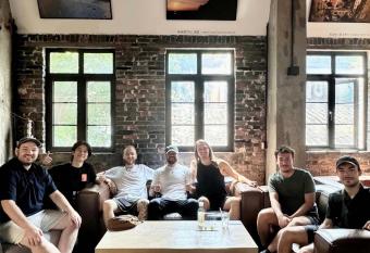 Chongqing Desti Youth Park Hostel Liberation Monument allows 18 year olds to book a room