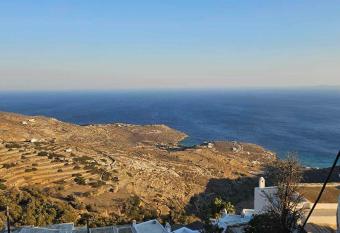 Nikola s House has rooms with a private hot tub