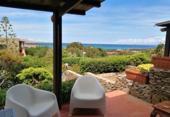 La Finestra su Stintino allows 18 year olds to book a room