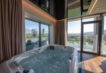 Tirana Lake Side Apartments has rooms with a private hot tub