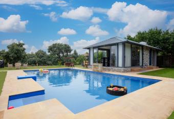 Elivaas 5 BHK with Pool, Tents & Pond - Kaimalgarh Farmstay allows 18 year olds to book a room