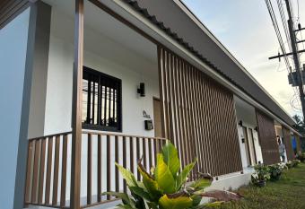 BaanSuwansomboon allows 18 year olds to book a room