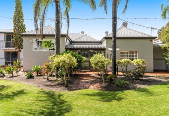 The Swan Valley Hotel has Balcony rooms