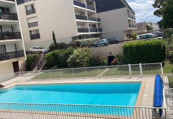 R  sidence Piscine LE GRAND LARGE has Balcony rooms