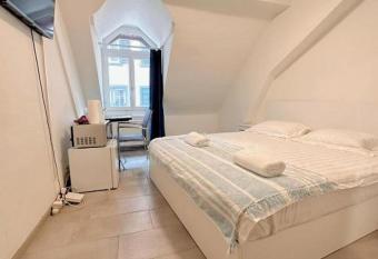 City center room with private external bathroom has Balcony rooms