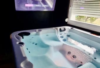 Cosy family spa Strasbourg center has rooms with a private hot tub