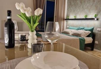 Floor 10 has Balcony rooms