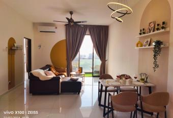 Big cinema beside club Bukit rahman putra 2 car park 6 pax has Balcony rooms