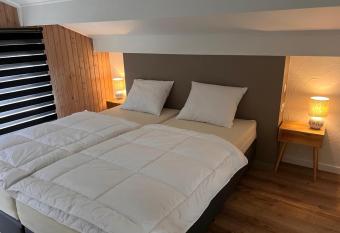 L Or  e du Bois has Balcony rooms