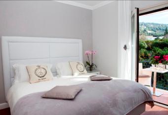 Bougainvillea Relais allows 18 year olds to book a room