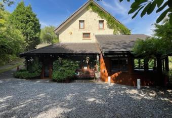 Local accommodation for motocycle off-road centres has Balcony rooms