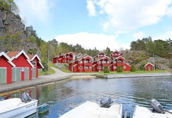 Moderne og flott beliggende i skj  rg  rden med mulighet for b  t! has Balcony rooms