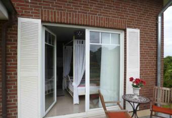 F  rdefarm Natura allows 18 year olds to book a room