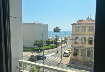 Appartement Neuf et   quip      Deux Pas de la Mer et Face au Casino en Plein Centre has Balcony rooms