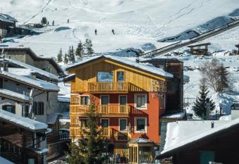 Hotel Piccolo Tibet has Balcony rooms