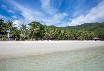 The Villa By Bottle Beach has Balcony rooms