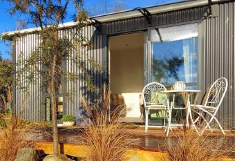 Cosy Rural Retreat has Balcony rooms