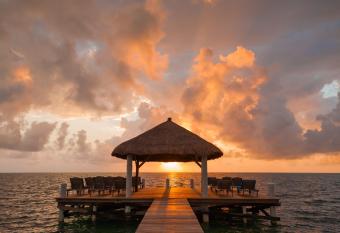 Weezie s Ocean Front Hotel and Garden Cottages has Balcony rooms