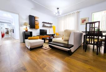 PentHouse Sweet Bliss has rooms with a private hot tub