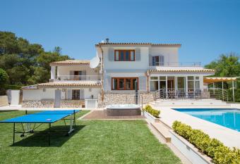 Can Barbas has Balcony rooms