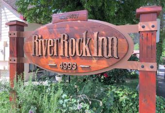 River Rock Inn has Balcony rooms